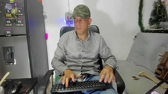 latinmartin73 online show from December 13, 3:05 am