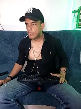 latinmartin73 online show from January 26, 2:56 am