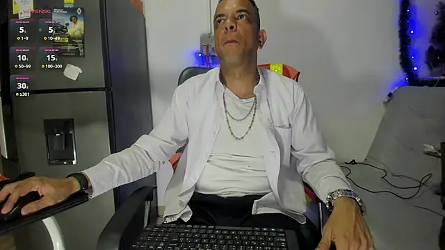 latinmartin73 online show from December 20, 1:36 am