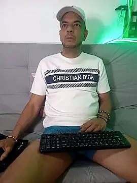 latinmartin73 online show from March 16, 2:11 pm