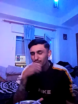 jovenestraviesos online show from March 17, 6:21 pm