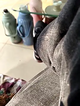 huzi518 online show from February 18, 1:32 am