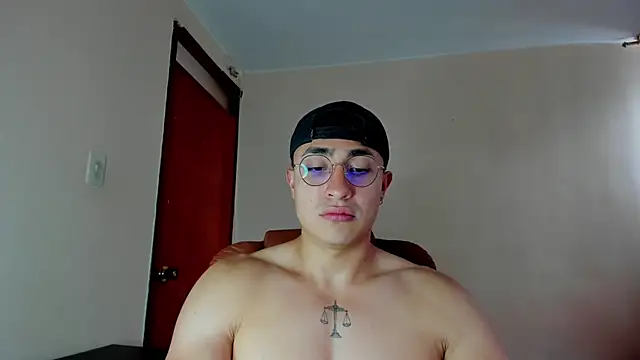 Leoknight online show from February 9, 8:02 pm