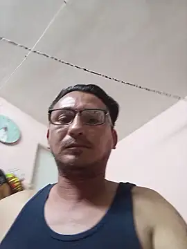 Snapshot of Andresguz35 chatting on October 27, 1:52 am Andresguz35 online show from October 27, 1:52 am
