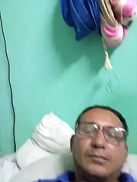 Andresguz35 online show from February 27, 4:57 am