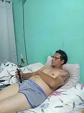 Andresguz35 online show from April 29, 5:01 am