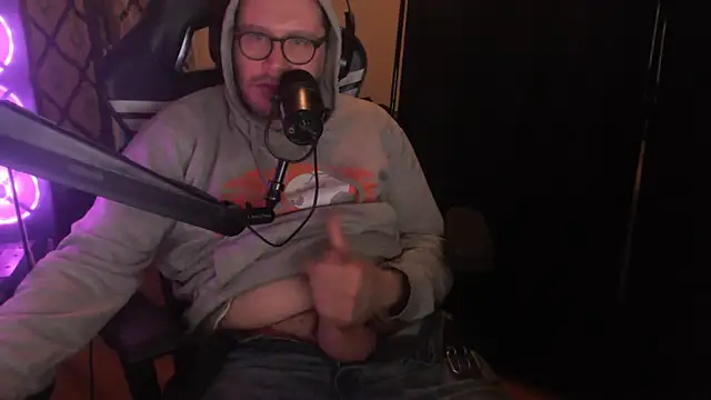 chicostick413 online show from April 18, 11:26 pm