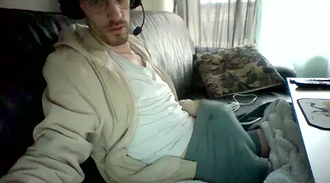 Snapshot of passif520 chatting on March 10, 9:56 am passif520 online show from March 10, 9:56 am