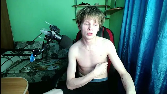 fameboyboo online show from December 4, 6:26 pm