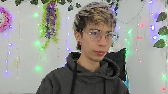  Jakke online show from February 4, 8:28 pm