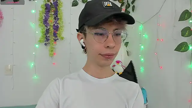  Jakke online show from December 9, 8:08 pm