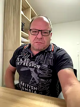 coupleLatinaLovers online show from October 20, 5:33 am