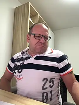 coupleLatinaLovers online show from October 13, 4:51 am