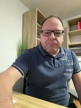 coupleLatinaLovers online show from February 12, 5:58 am