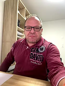 coupleLatinaLovers online show from October 14, 4:52 am