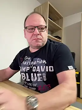 coupleLatinaLovers online show from February 17, 5:58 am