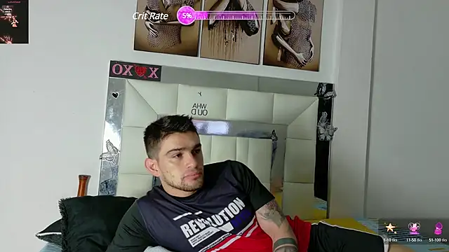 Snapshot of Sexy_Alejandro_ chatting on February 14, 11:42 am Sexy Alejandro  online show from February 14, 11:42 am