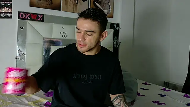 Snapshot of Sexy_Alejandro_ chatting on February 26, 11:20 am Sexy Alejandro  online show from February 26, 11:20 am
