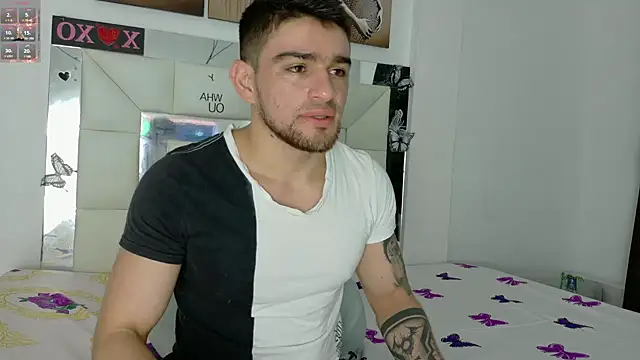 Snapshot of Sexy_Alejandro_ chatting on February 24, 11:21 am Sexy Alejandro  online show from February 24, 11:21 am