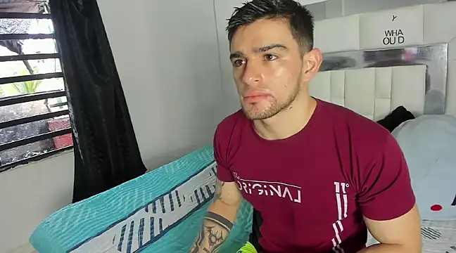 Snapshot of Sexy_Alejandro_ chatting on December 2, 11:54 am Sexy Alejandro  online show from December 2, 11:54 am