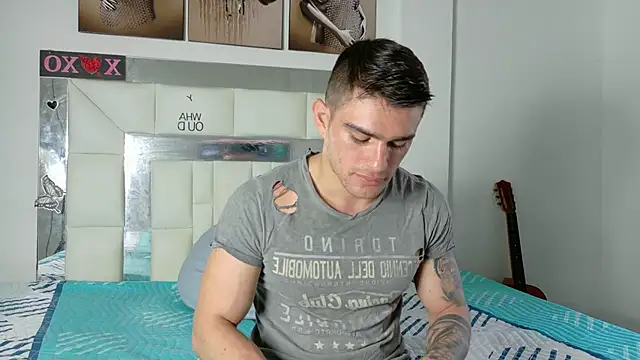 Snapshot of Sexy_Alejandro_ chatting on January 15, 12:04 pm Sexy Alejandro  online show from January 15, 12:04 pm