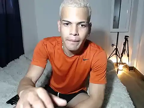 Snapshot of SWEET_MIGUEL chatting on October 28, 9:28 pm SWEET MIGUEL online show from October 28, 9:28 pm