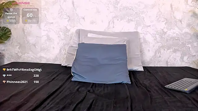 Snapshot of Regan__ chatting on October 19, 4:28 am Regan   online show from October 19, 4:28 am
