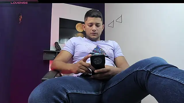 Snapshot of Marcos_garcias chatting on March 11, 11:44 am Marcos garcias online show from March 11, 11:44 am