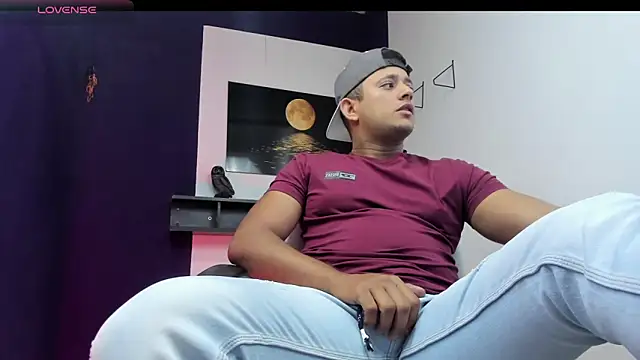 Snapshot of Marcos_garcias chatting on March 6, 9:47 am Marcos garcias online show from March 6, 9:47 am