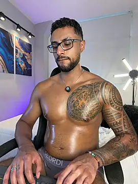 LiamGarcia1 online show from May 26, 6:48 pm