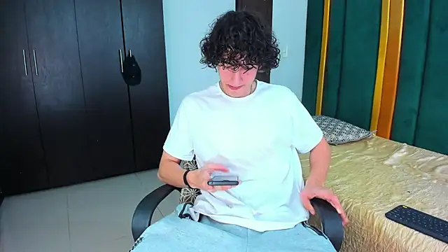 Kerverr  online show from September 24, 8:07 pm