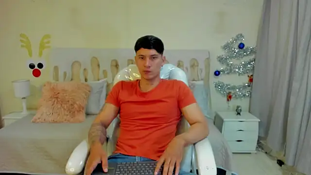 Snapshot of Damian23__ chatting on December 27, 12:45 pm Damian23   online show from December 27, 12:45 pm