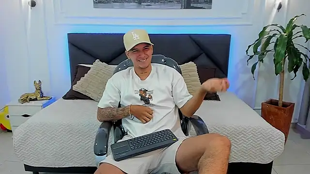 Damian23   online show from December 2, 11:13 am