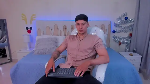 Snapshot of Damian23__ chatting on December 11, 12:27 pm Damian23   online show from December 11, 12:27 pm