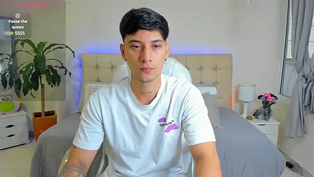 Snapshot of Damian23__ chatting on February 27, 1:38 pm Damian23   online show from February 27, 1:38 pm
