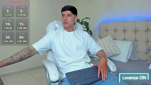 Snapshot of Damian23__ chatting on February 2, 1:08 pm Damian23   online show from February 2, 1:08 pm