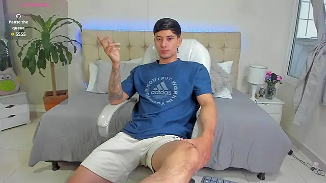 Snapshot of Damian23__ chatting on February 19, 12:55 pm Damian23   online show from February 19, 12:55 pm