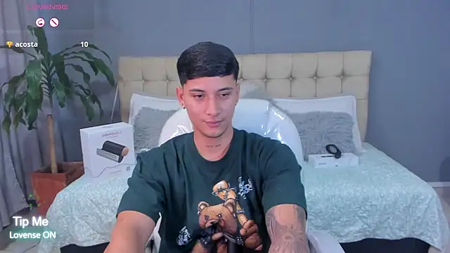 Snapshot of Damian23__ chatting on September 10, 3:32 pm Damian23   online show from September 10, 3:32 pm