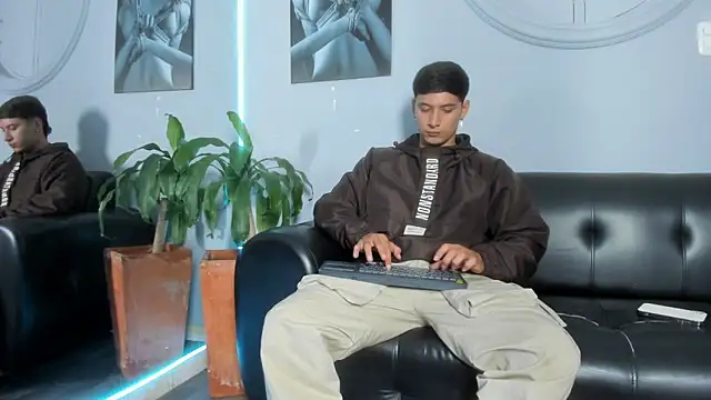Snapshot of Damian23__ chatting on February 15, 3:20 am Damian23   online show from February 15, 3:20 am