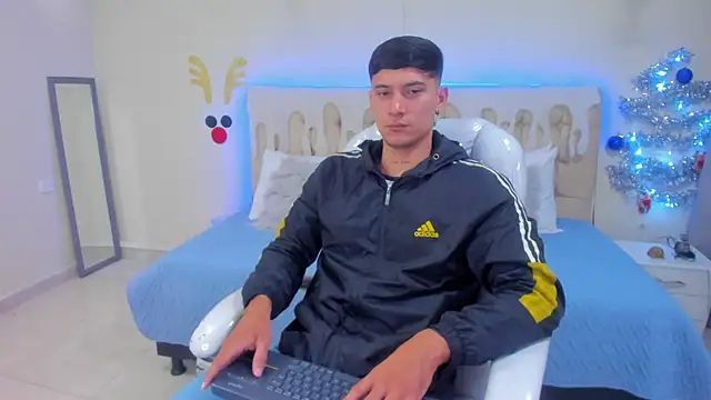 Snapshot of Damian23__ chatting on December 4, 1:20 pm Damian23   online show from December 4, 1:20 pm