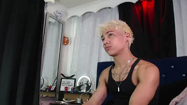 Sexys Boys Hot1 online show from July 17, 1:35 am