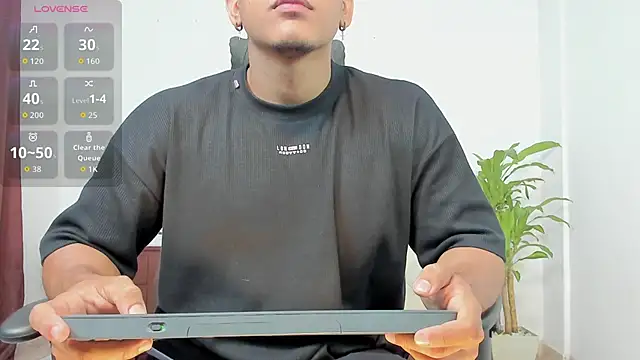 Snapshot of Alex_towers chatting on October 8, 12:15 am Alex towers online show from October 8, 12:15 am