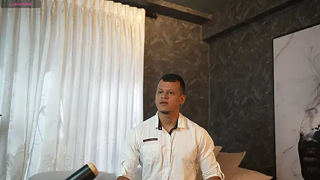 Snapshot of Alex_towers chatting on January 22, 7:13 pm Alex towers online show from January 22, 7:13 pm