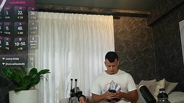 Snapshot of Alex_towers chatting on January 18, 6:32 pm Alex towers online show from January 18, 6:32 pm