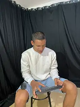 Snapshot of yavil2 chatting on February 10, 9:58 pm yavil2 online show from February 10, 9:58 pm