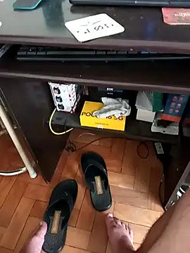 Snapshot of lobomisterioso13 chatting on December 17, 2:11 pm lobomisterioso13 online show from December 17, 2:11 pm