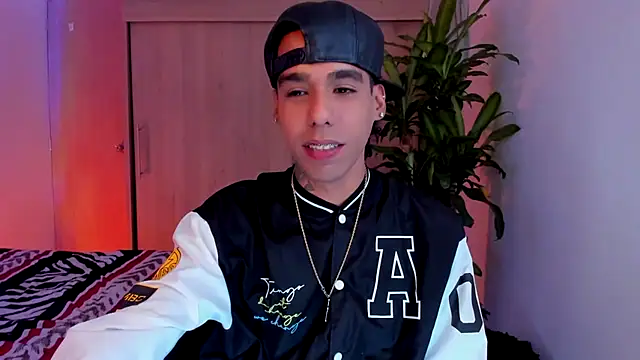 aldrinwhite online show from December 18, 8:38 pm