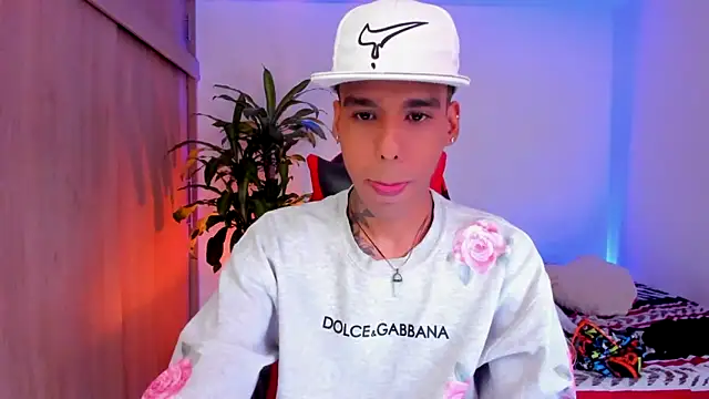 aldrinwhite online show from April 16, 9:39 pm