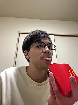 Snapshot of ryusei18570 chatting on February 19, 12:22 pm ryusei18570 online show from February 19, 12:22 pm