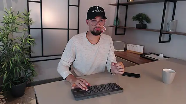 Edward max online show from December 7, 3:36 am